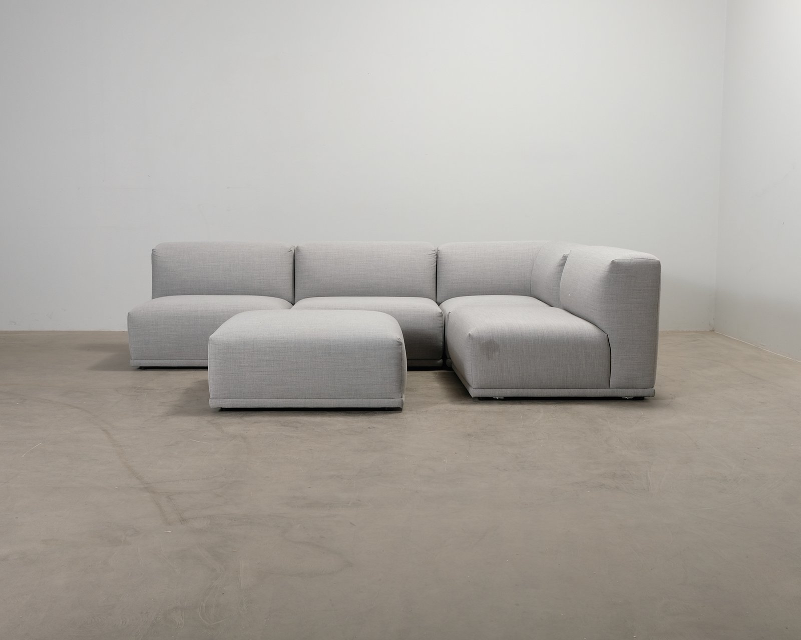 Muuto Connect Soft 4-istuttava moduulisohva rahilla harmaa