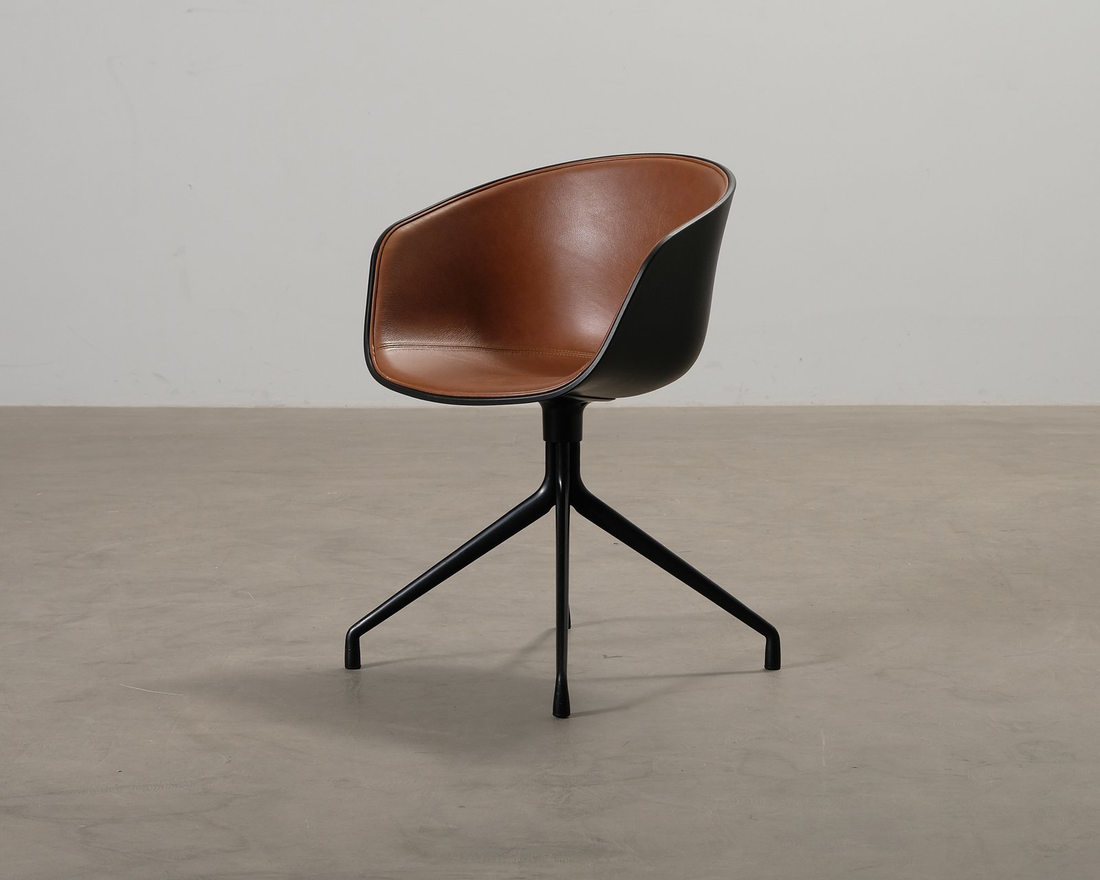 HAY About a Chair AAC20 ruskea / musta