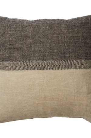 Olsson & Jensen Levi tyynynpäällinen 60x60 cm Musta/luonnonvärinen