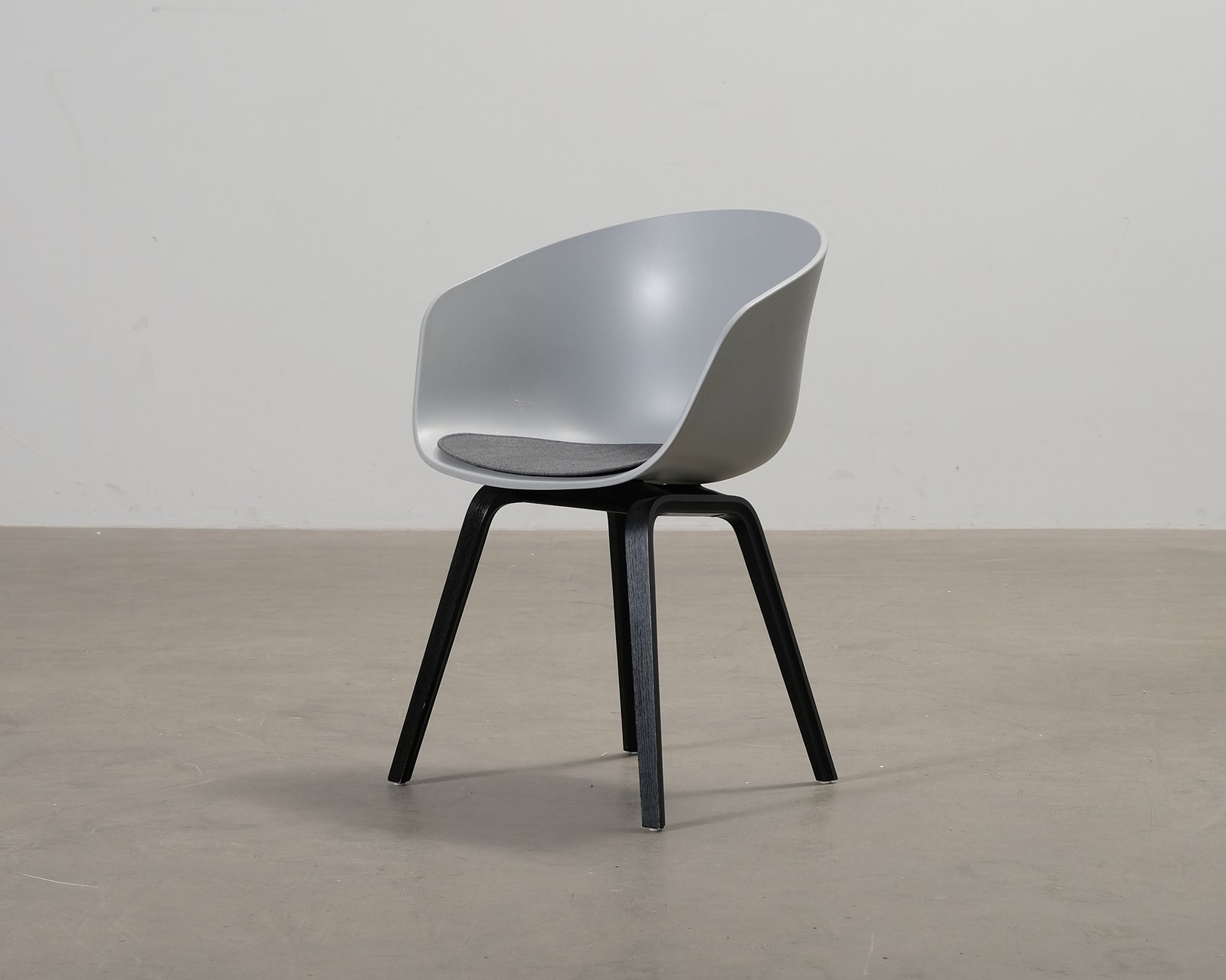HAY AAC 22 tuoli harmaa / musta