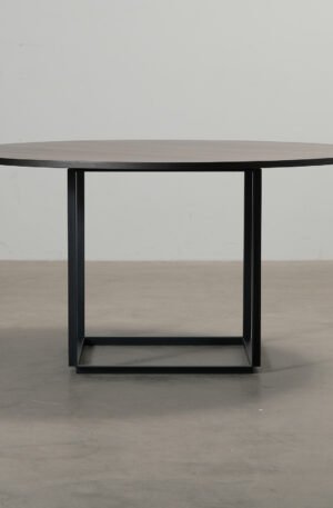 New Works Florence ruokapöytä savustettu tammi ø 145 cm