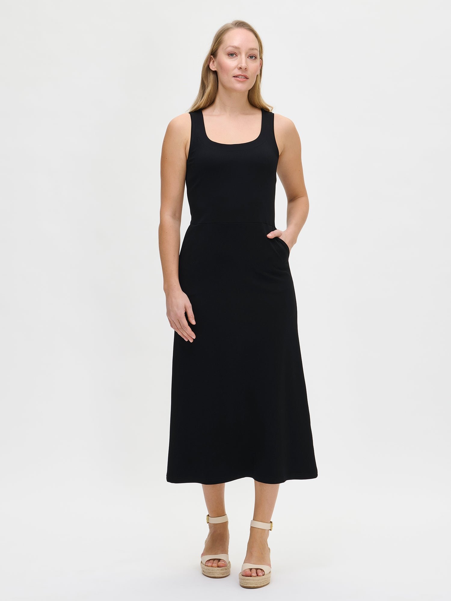 Nanso AIDA trikoomekko - musta