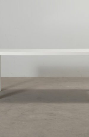 Ruokapöytä valkoinen