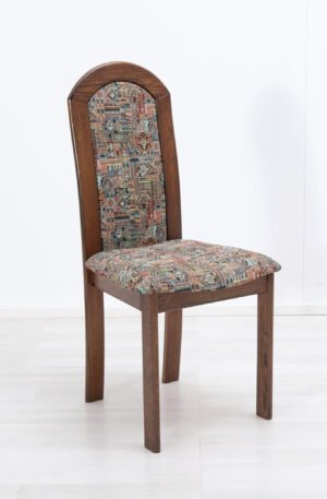 Tuoli kirjavalla kankaalla