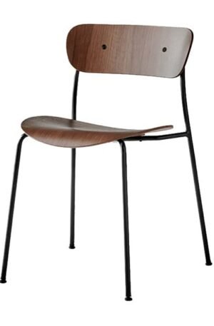 &Tradition Pavilion tuoli AV1 lakeerattu saksanpähkinä