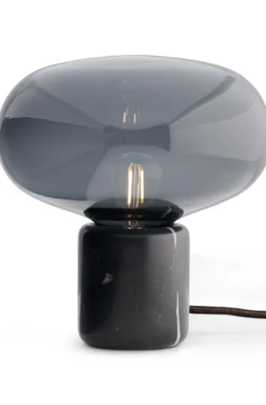 New Works Karl-Johan pöytävalaisin Black marquina-smoked glass