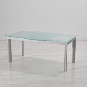 Jatkettava ruokapöytä lasilevyllä