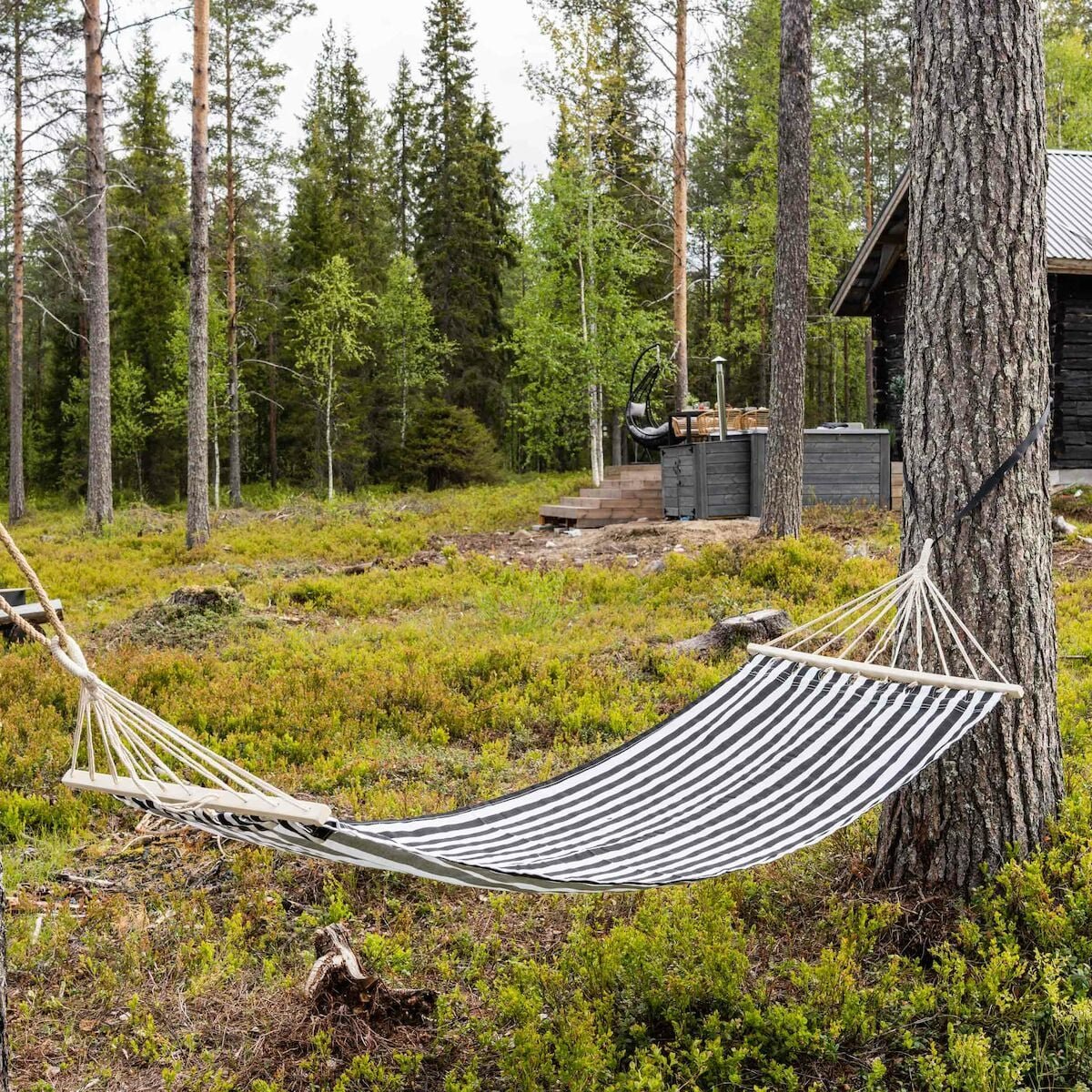 4Living riippumatto 200x80 cm raitakuosi, mustavalkoinen