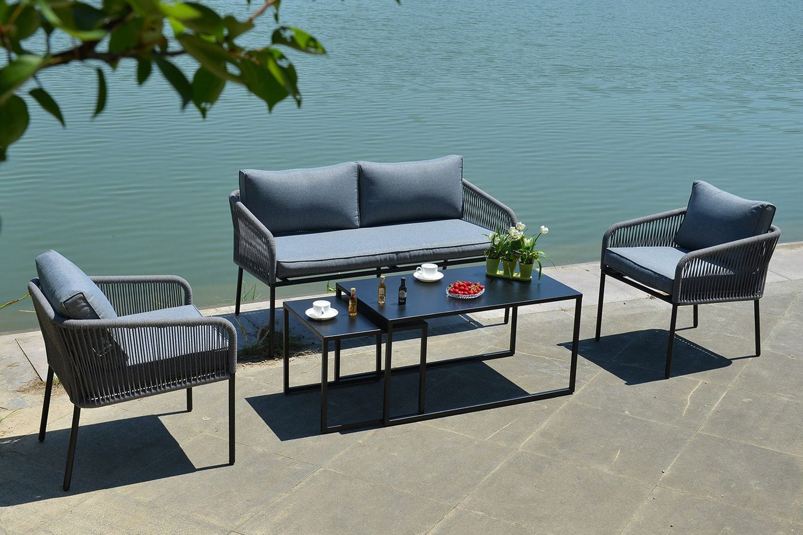 Puutarharyhmä Levine Musta -