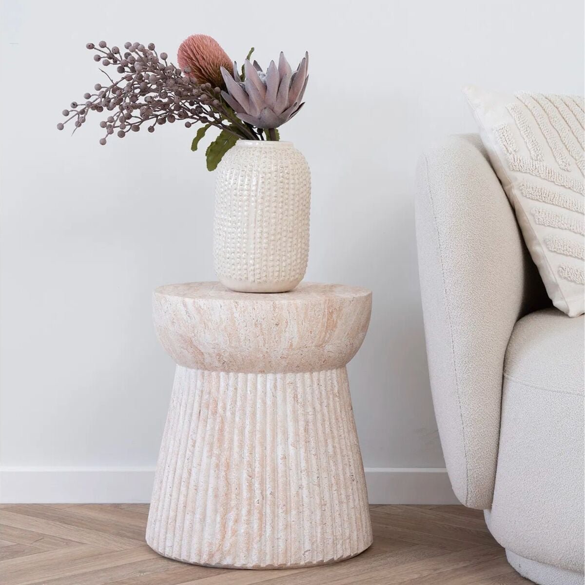 House Nordic Bonn muoto apupöytä sisä- ja ulkoköyttöön  Ø37 cm beige