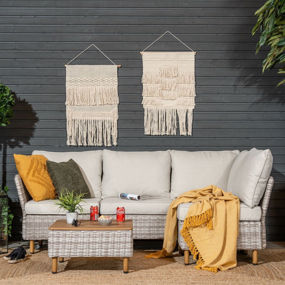 Lehdokki avokulmasohva sohvapöydällä greige/luonnonvalkoinen