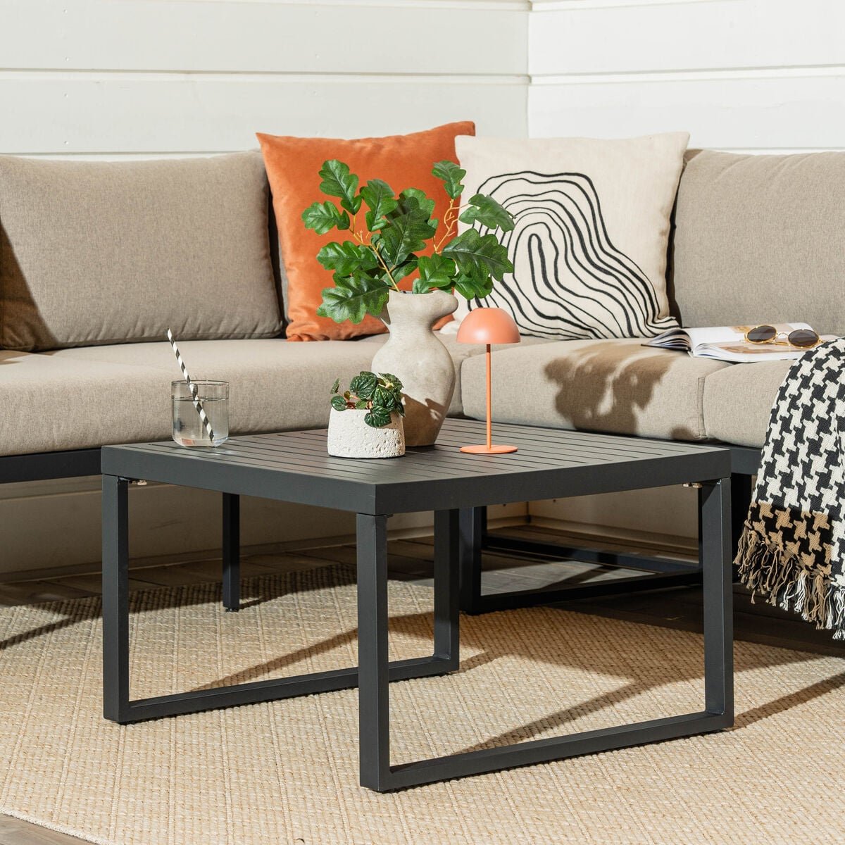 Line sohvapöytä 63x63 cm musta