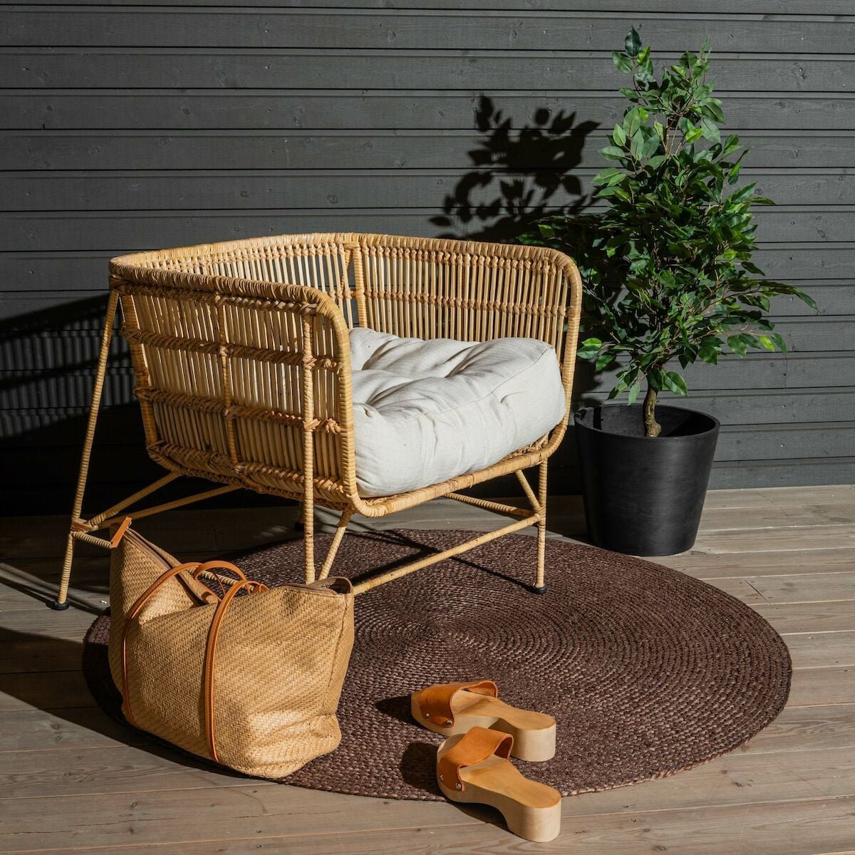 Niklas nojatuoli luonnonväri rottinki ja pehmuste luonnonvalkoinen