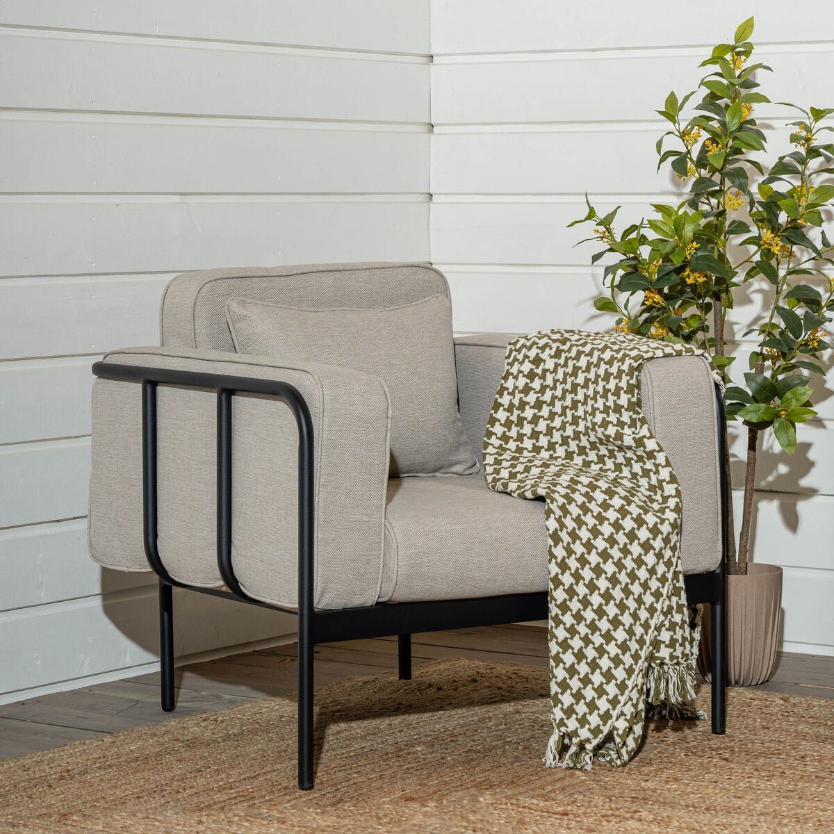 Trondheim nojatuoli vaalea beige/ musta