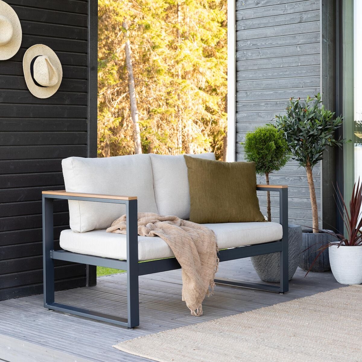 Aava 2-istuttava sohva antrasiitti, hiekka pehmusteet