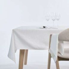 Alicia jakardikudottu pöytäliina valkoinen