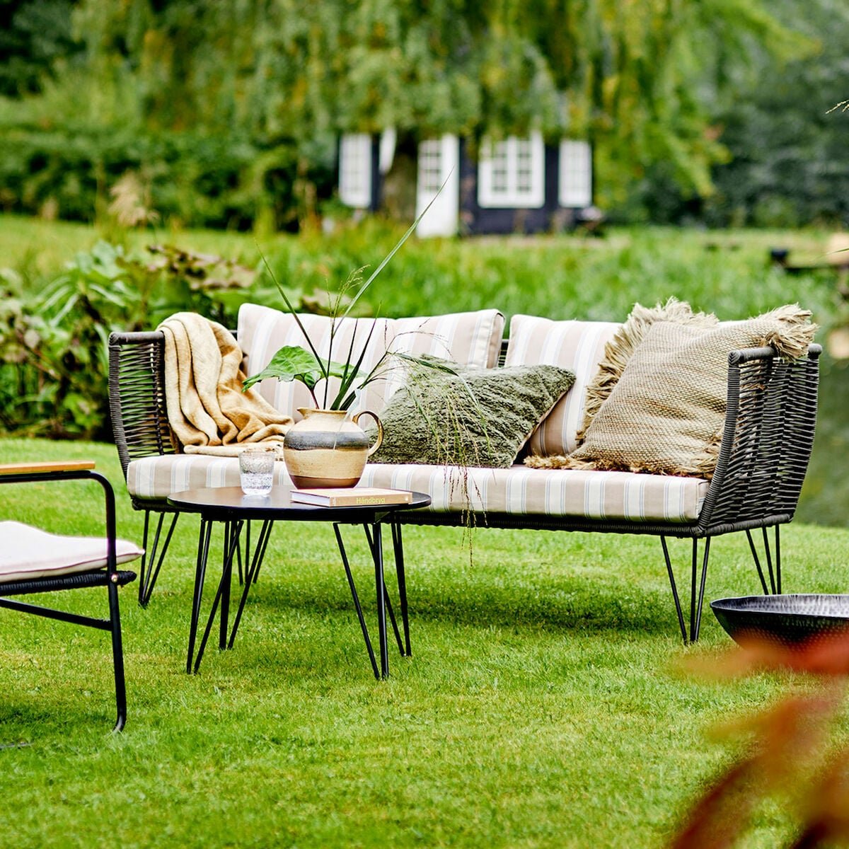 Bloomingville Mundo 3-istuttava sohva vihreä, beige raidallinen pehmuste