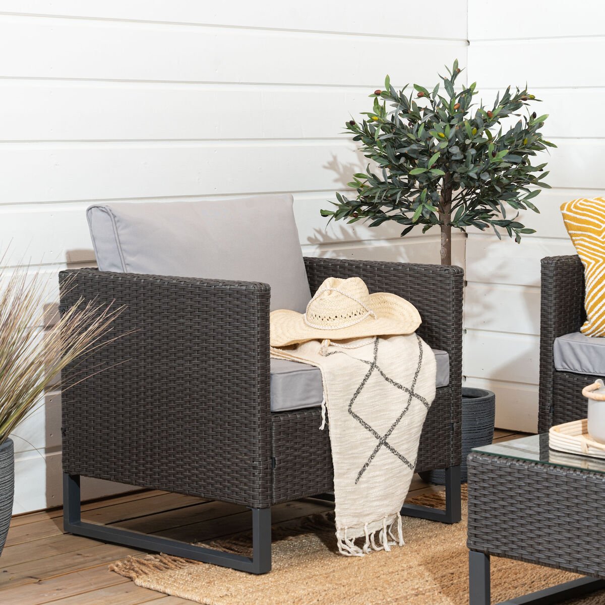 Dublin nojatuoli tummanharmaa, harmaat pehmusteet