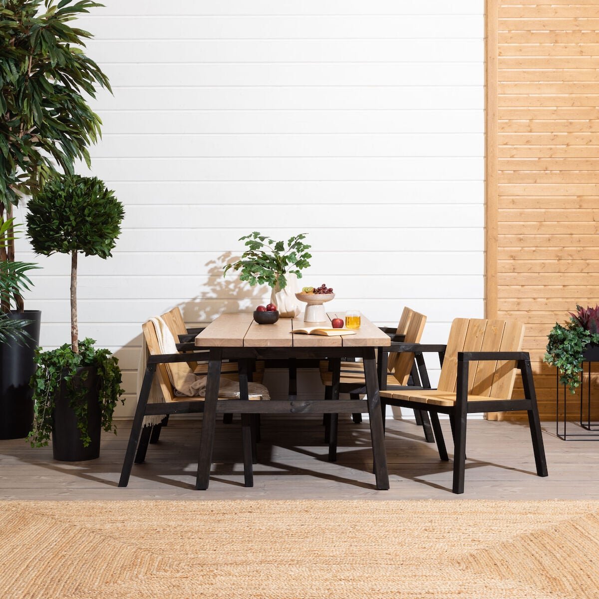 Kalho 6-hengen ruokailuryhmä tuoleilla antiikki/musta