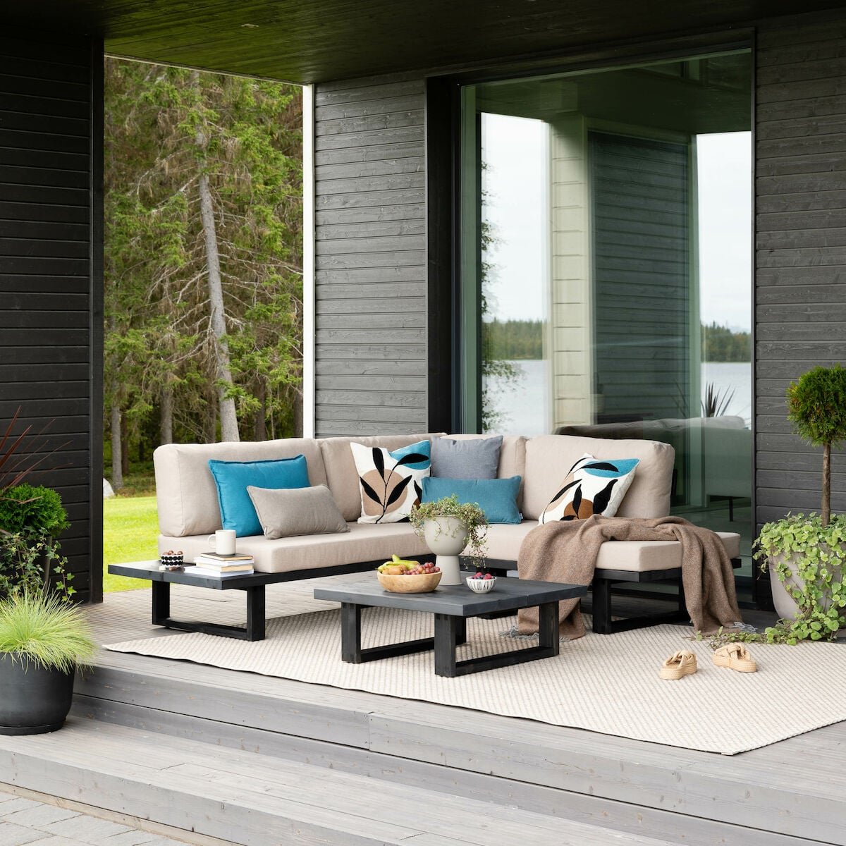 Saima avokulmasohva musta/Texsilk hiekka 4212