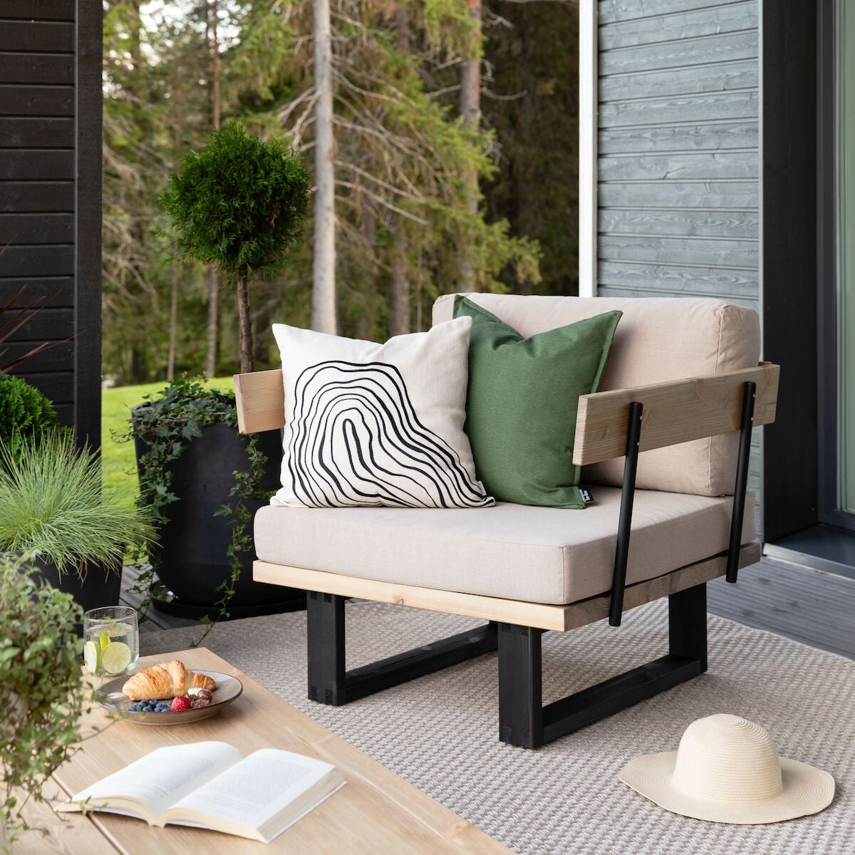 Saima nojatuoli antiikkipetsattu/Texsilk hiekka 4212