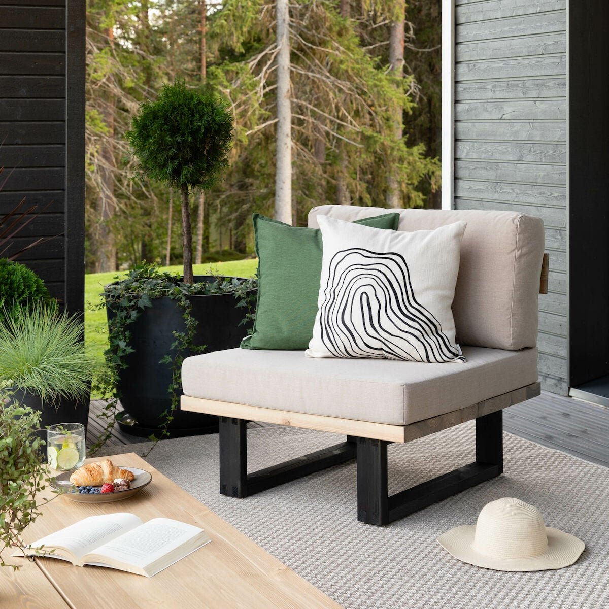 Saima nojatuoli ilman käsinojia antiikkipetsattu/Texsilk hiekka 4212