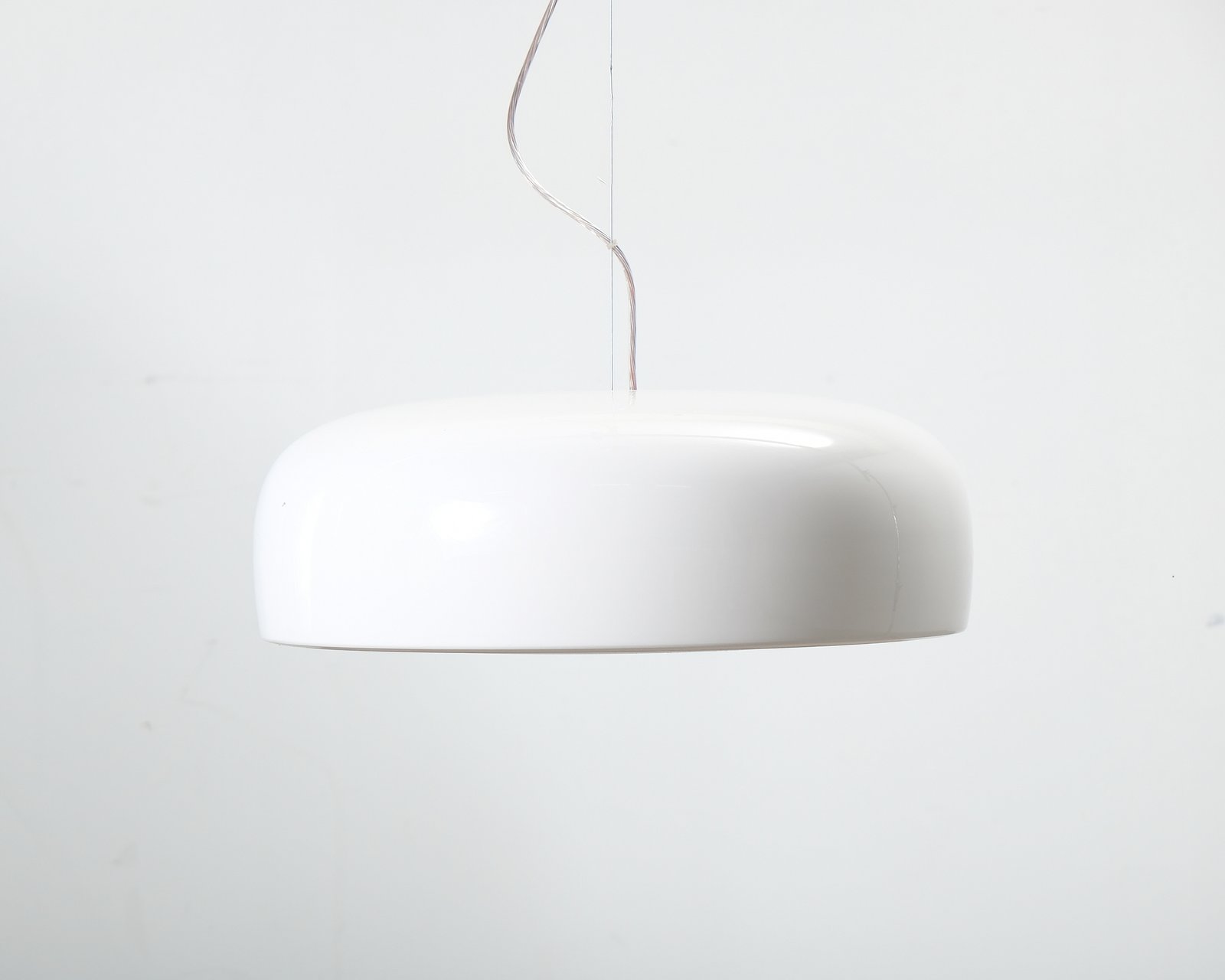 flos-smithfield-riippuvalaisin-valkoinen