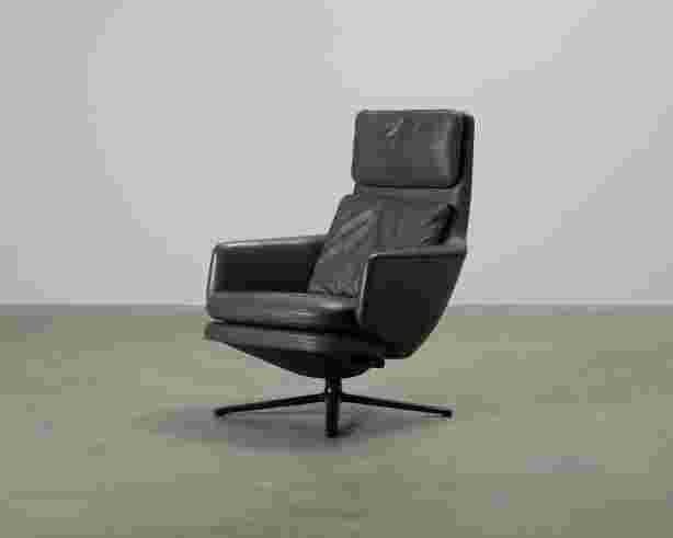 vitra-grand-relax-nojatuoli-harmaa