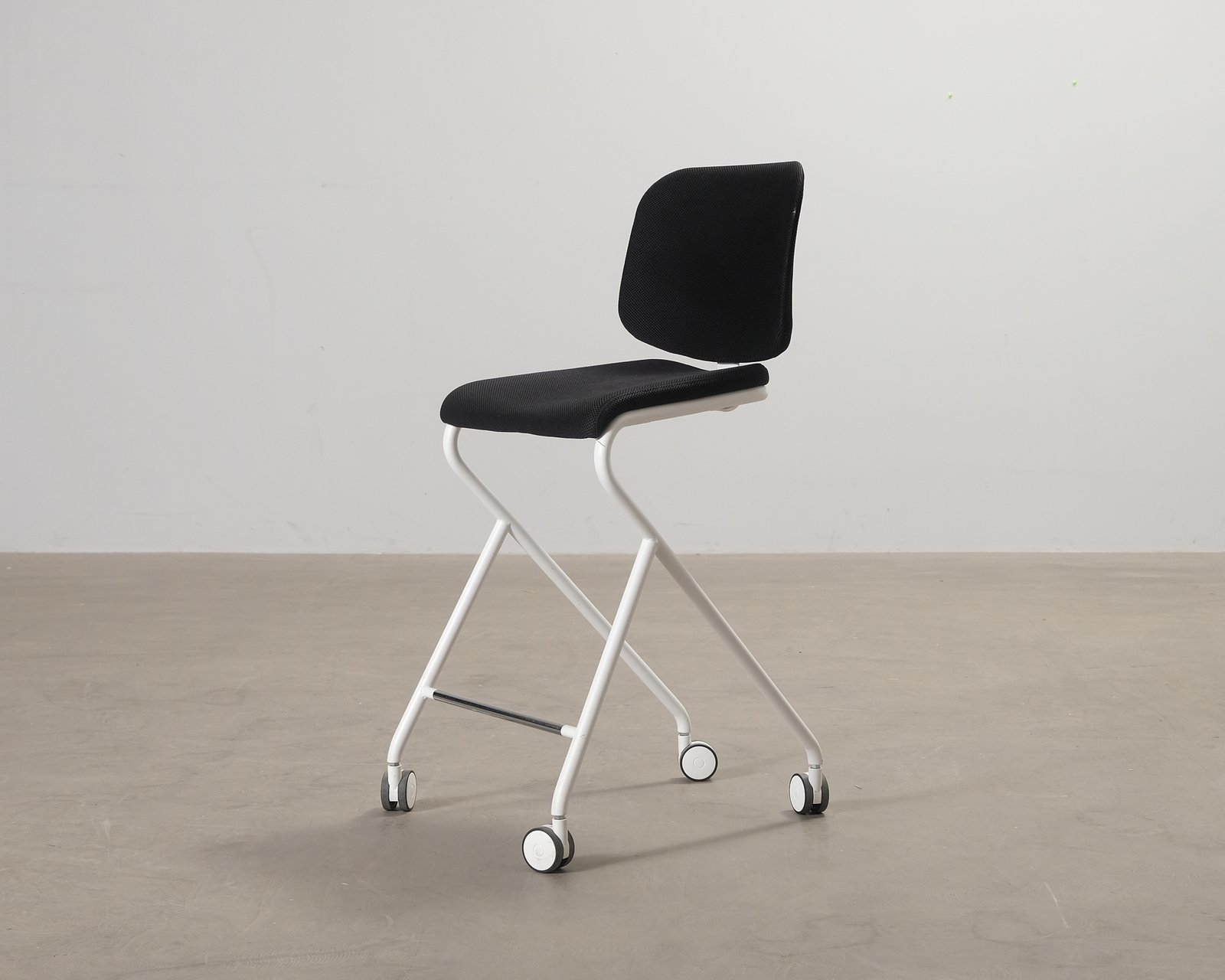 lammhults-add-move-baarituoli-musta
