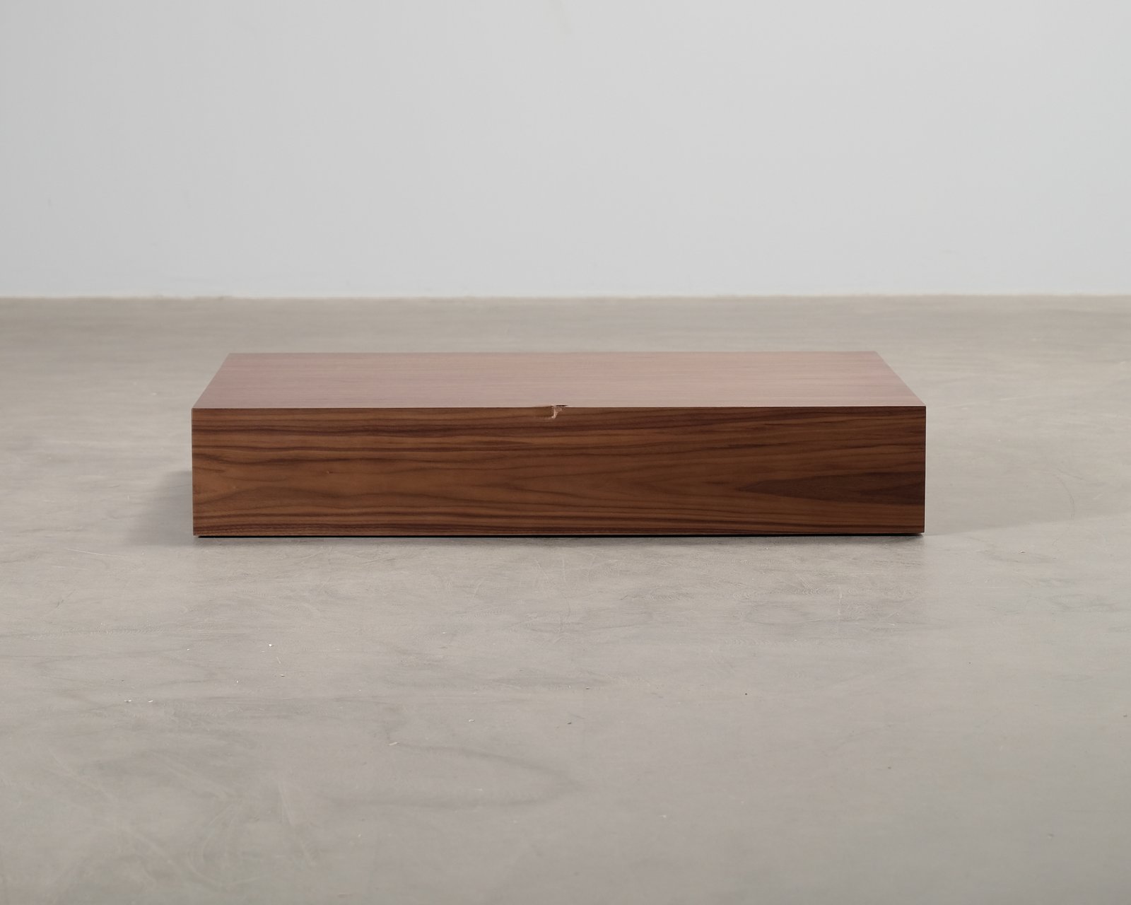 new-works-mass-wide-sohvapoyta-laatikolla-pahkina