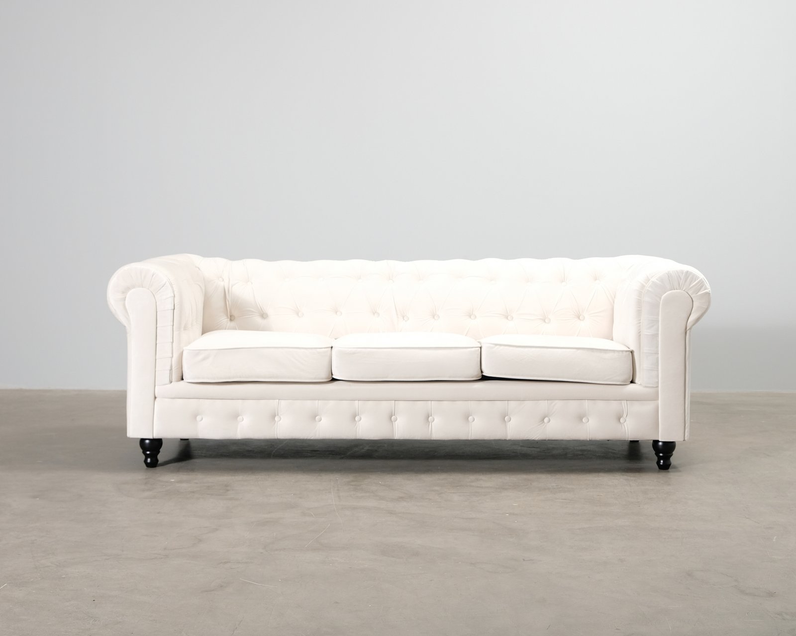 chesterfield-lyx-3-istuttava-sohva-vaaleanbeige