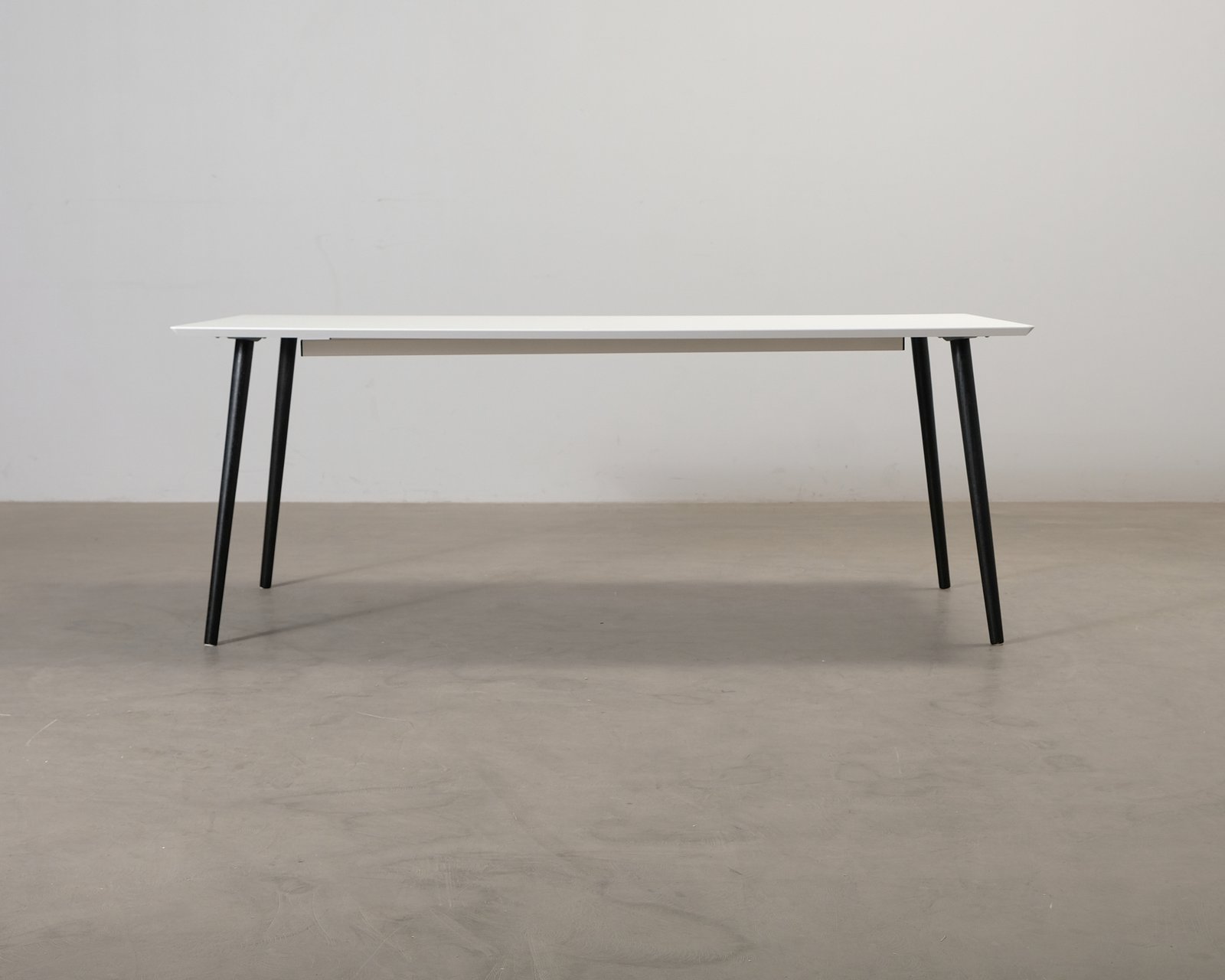 sofacompany-allie-ruokapoyta-200-cm-valkoinen