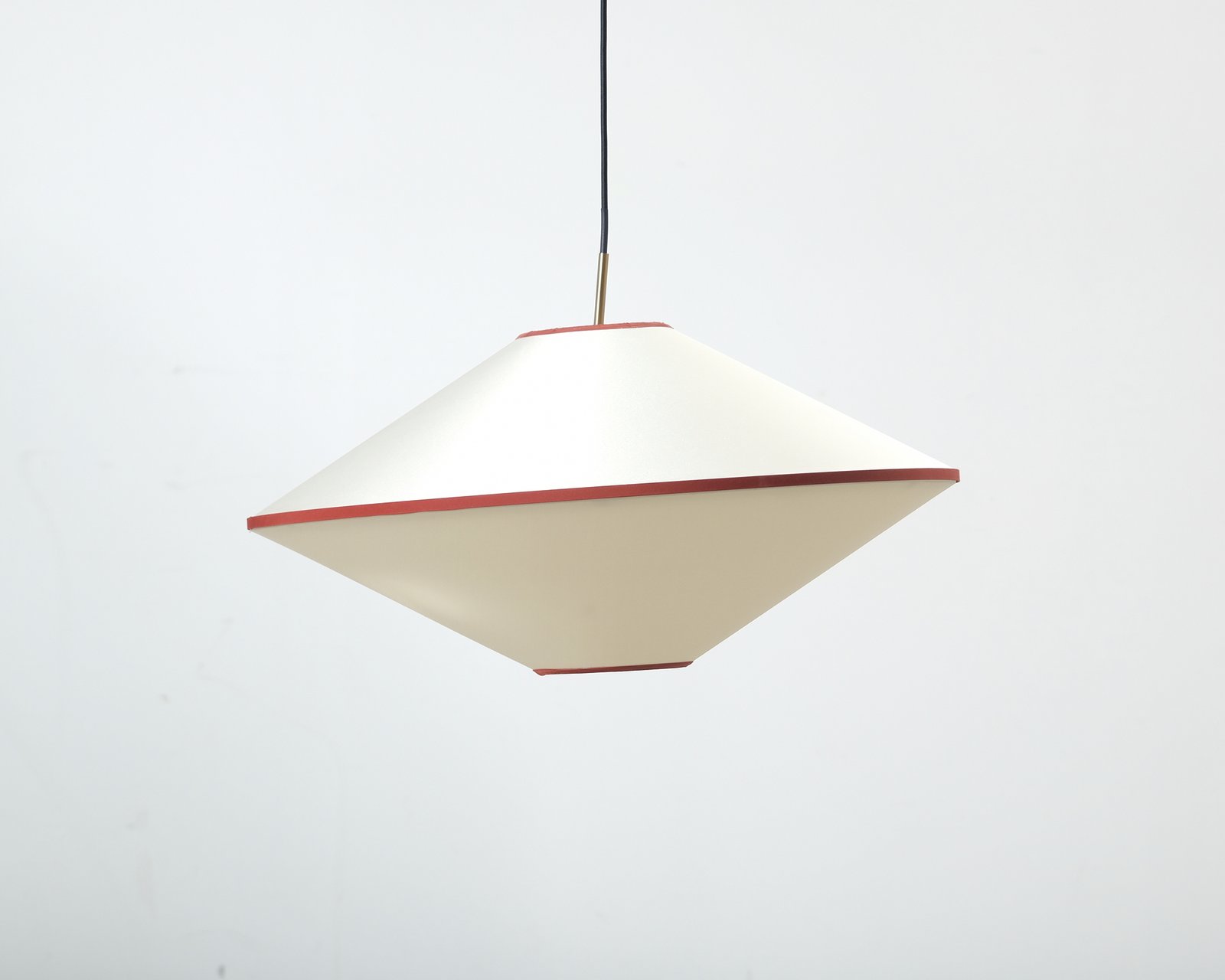 edgeform-tafta-riippuvalaisin-o-65-cm-punainen-luonnonvalkoinen-2