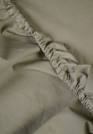 percale-muotoonommeltu-aluslakana-vaaleanvihrea
