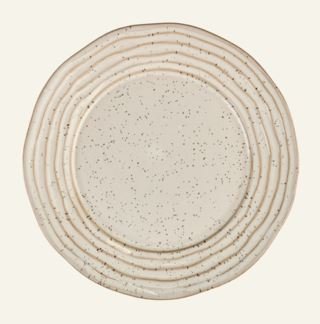 zoe-leipalautanen-vaalean-beige