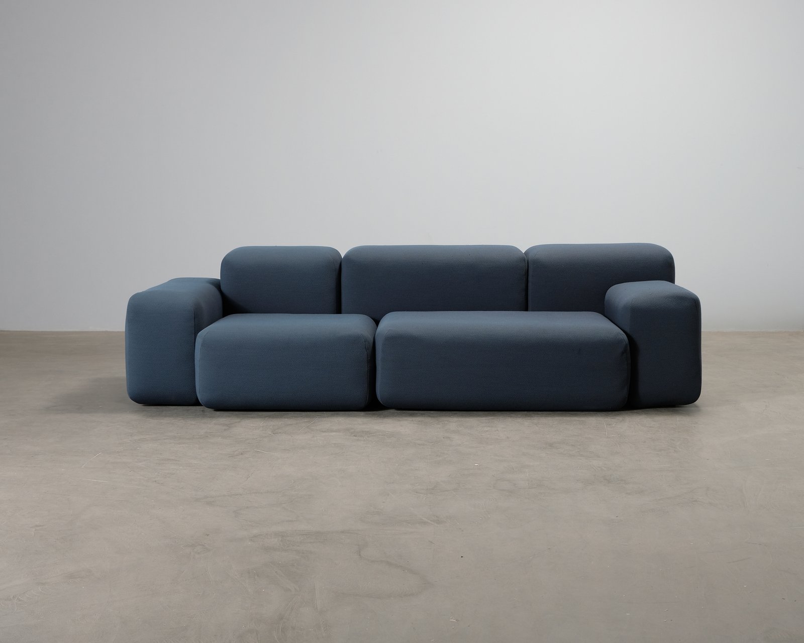 muuto-softblocks-3-istuttava-sohva-sininen