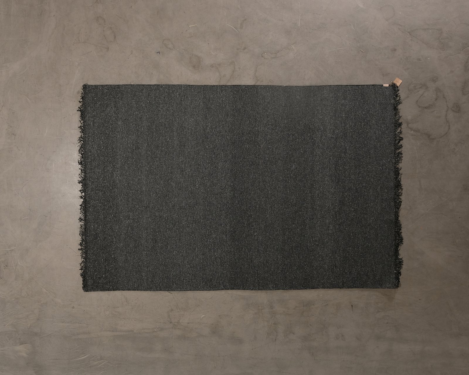 roots-living-fringe-bamboo-matto-200-x-300-cm-tummanharmaa