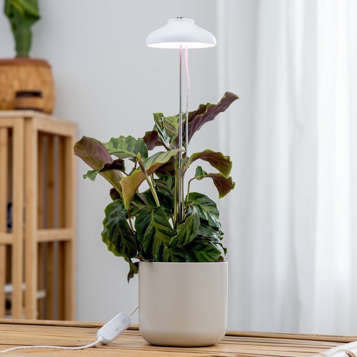 airam-iris-led-kasvivalaisin-valkoinen
