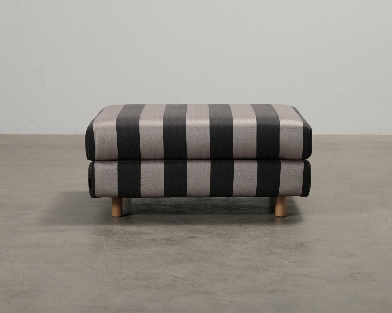 sofacompany-dylan-rahi-line-latte-black