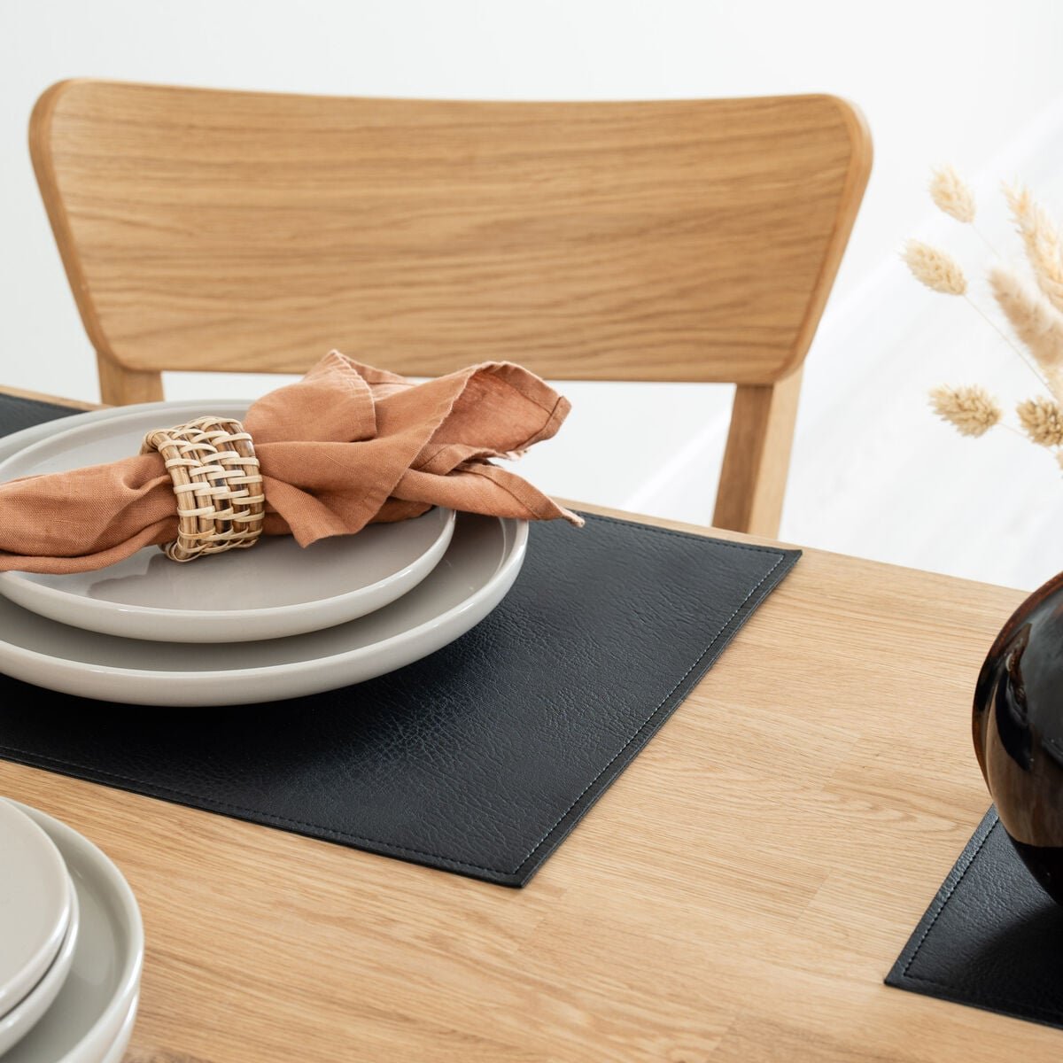 4living-bergen-tabletti-30x45-cm-musta