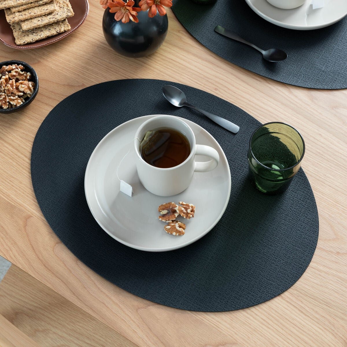 4living-meea-tabletti-33x45-cm-musta