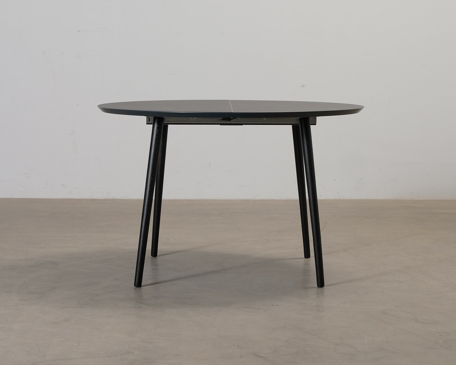 sofacompany-amelia-ruokapoyta-o-120-cm-musta
