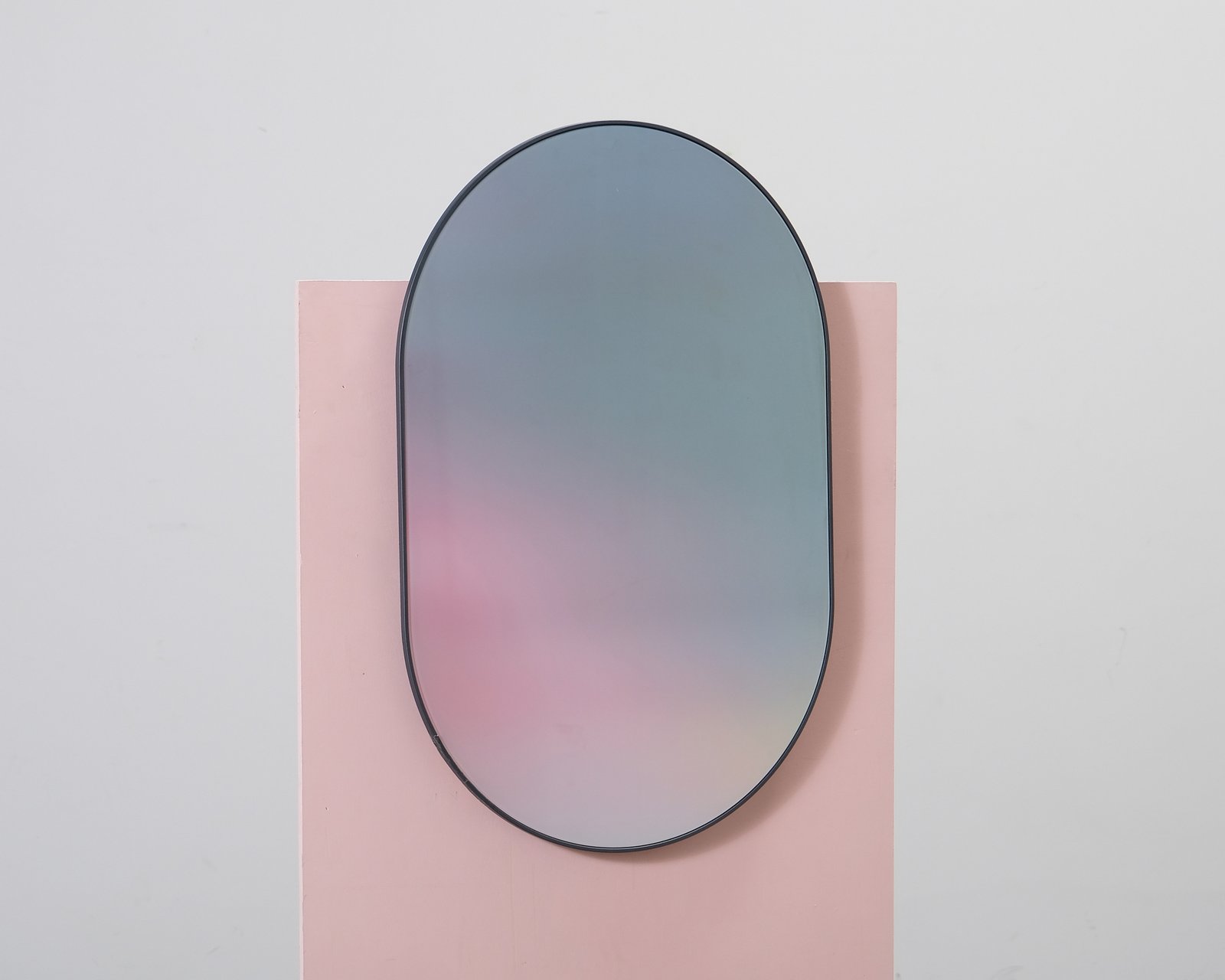 fritz-hansen-studio-roso-oval-peili