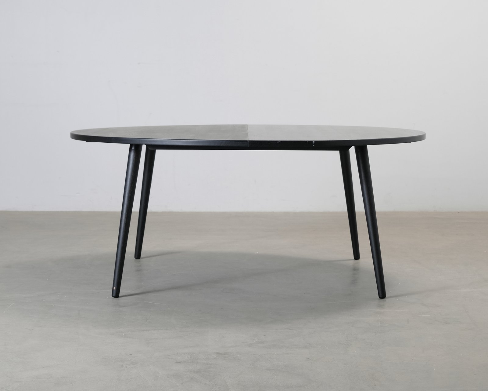 feeldesign-table-1-ruokapoyta-o-180-cm-musta