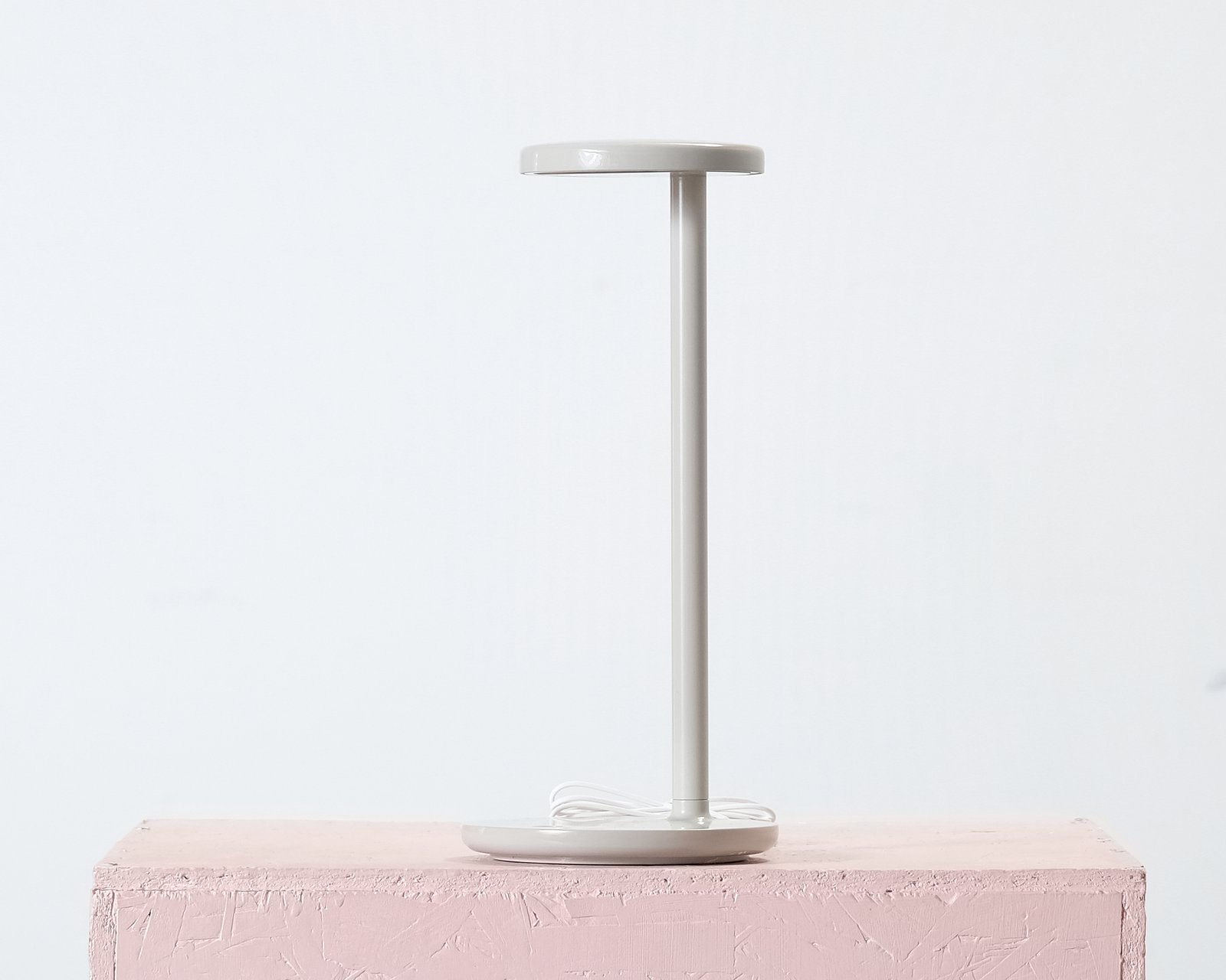 flos-oblique-poytavalaisin-harmaa-2