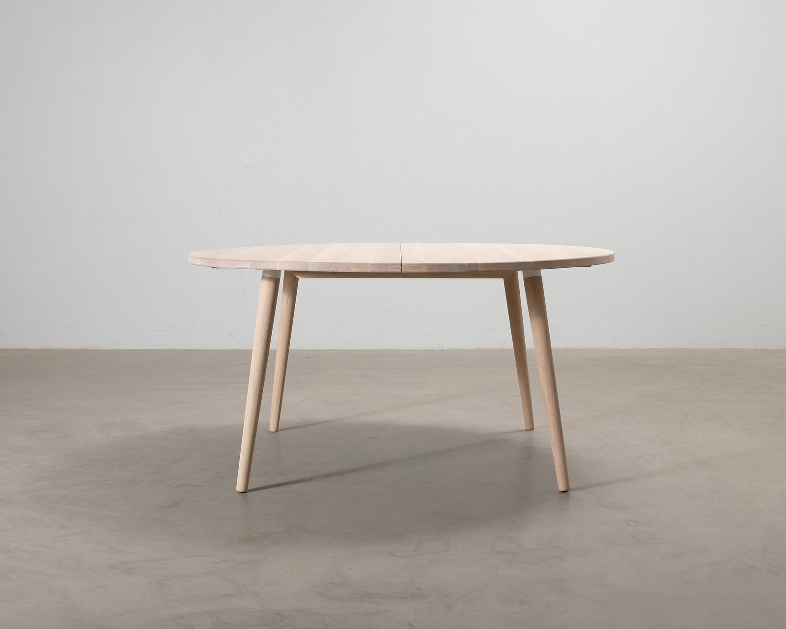 feeldesign-tyra-ruokapoyta-o-150-cm-tammi