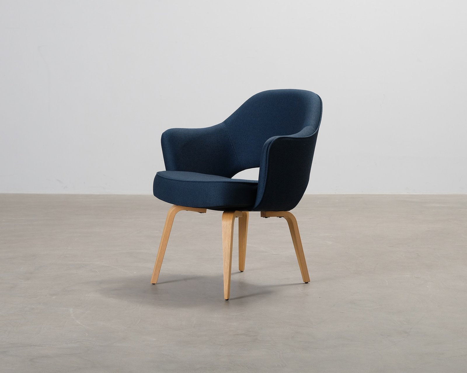 knoll-eero-saarinen-executive-chair-tuoli-sininen