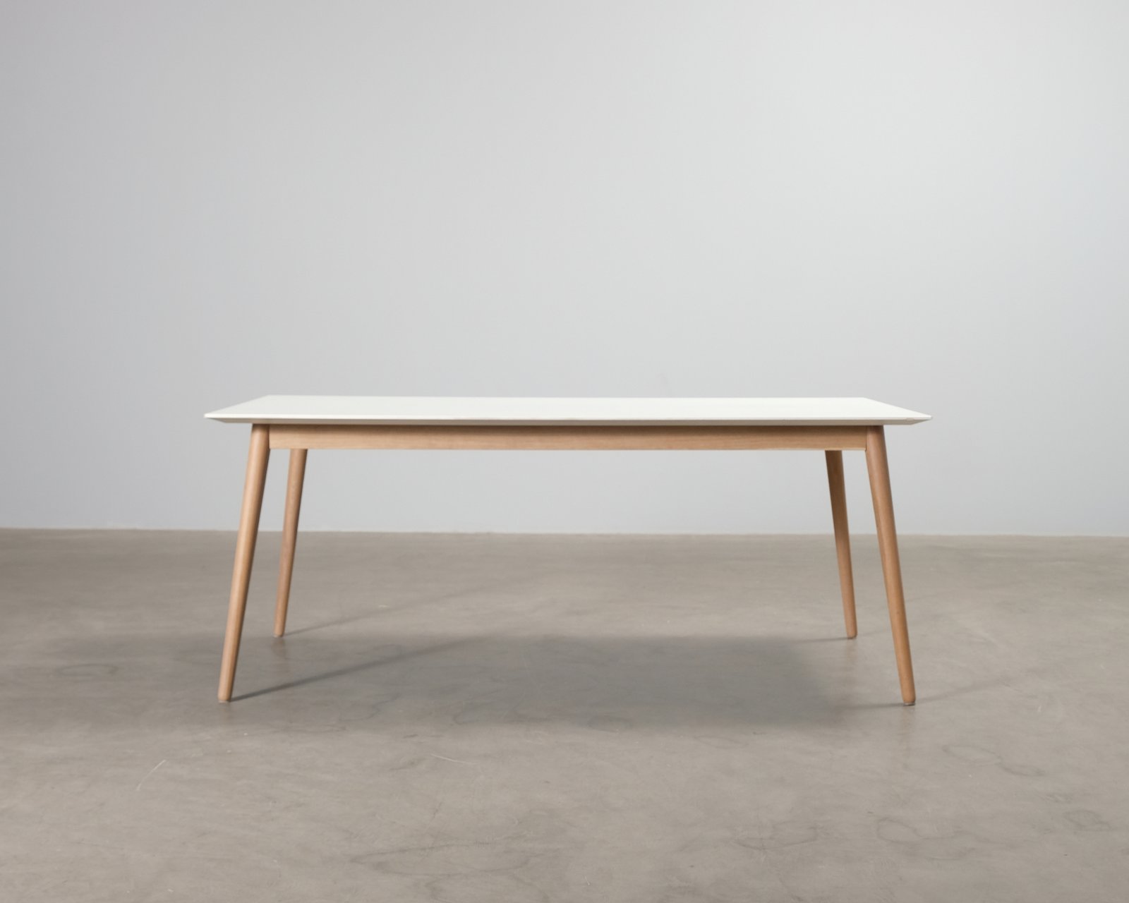 boconcept-adelaide-ruokapoyta