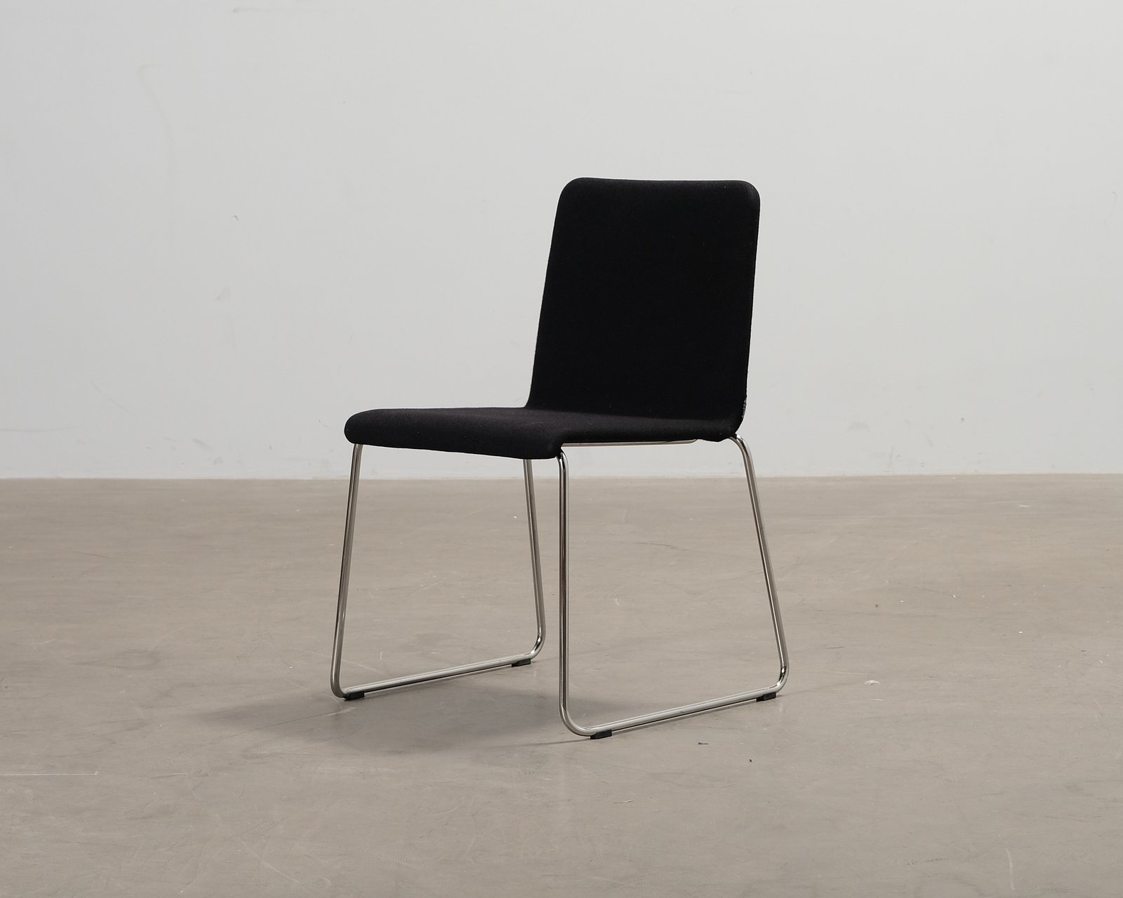 offect-tuoli-musta