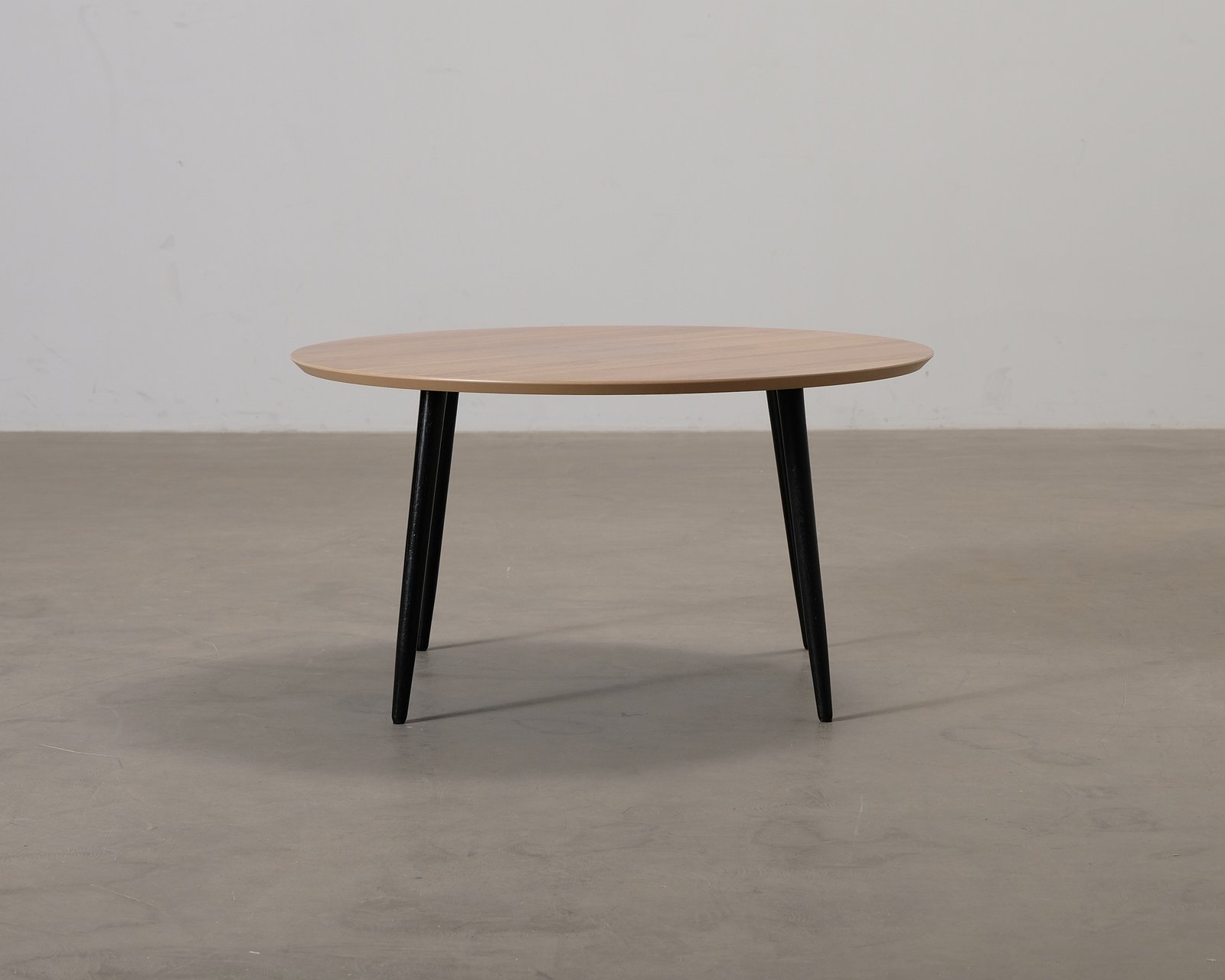 sofacompany-hubert-sohvapoyta-o-90-cm-pahkina-musta